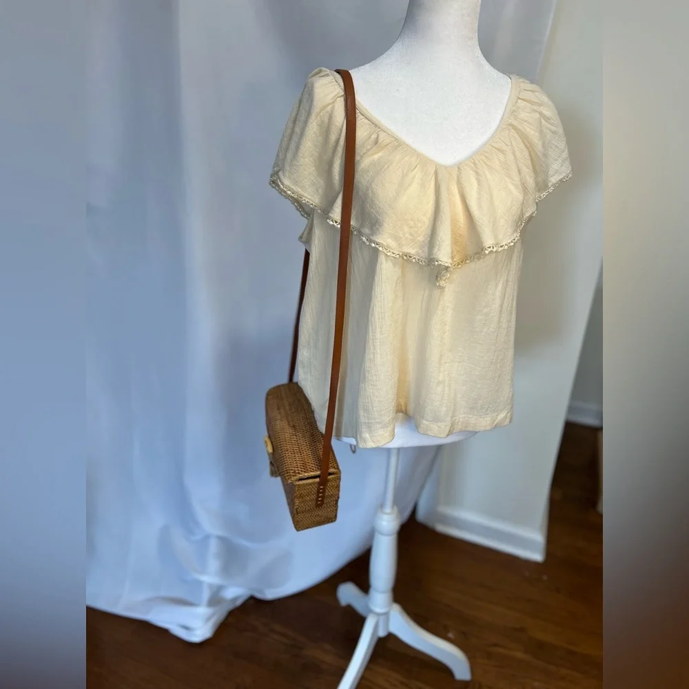 Vintage NORDSTROM wicker basket handbag with a magnetic closure. - Picture 5 of 11